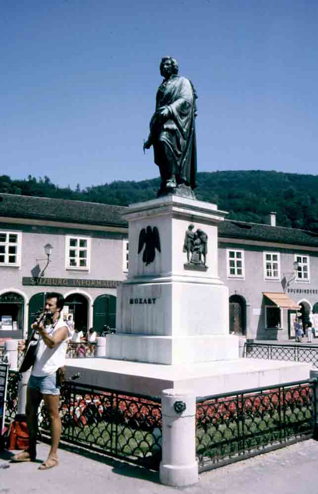 30 - Austria - Salzburgo, monumento a Mozart